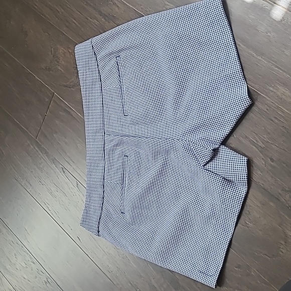 *** SOLD*** Banana Republic Chino shorts - Picture 3 of 6